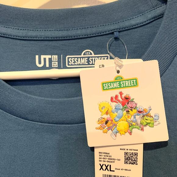 Uniqlo x Sesame Street Cookie Monster Graphic T-shirt in Blue - Picture 6 of 8